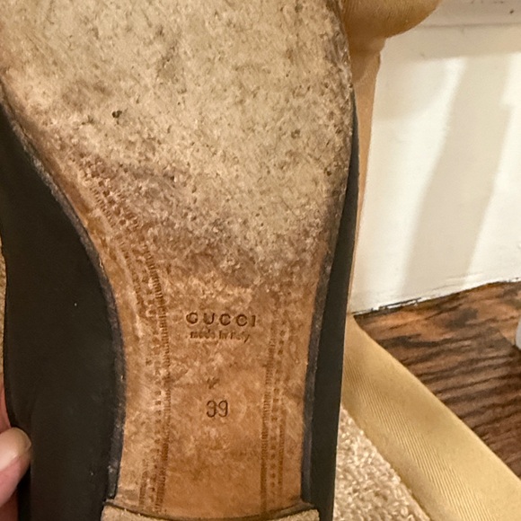 Black Gucci horsebit Leather Loafers with Gold Detail - Picture 6 of 11